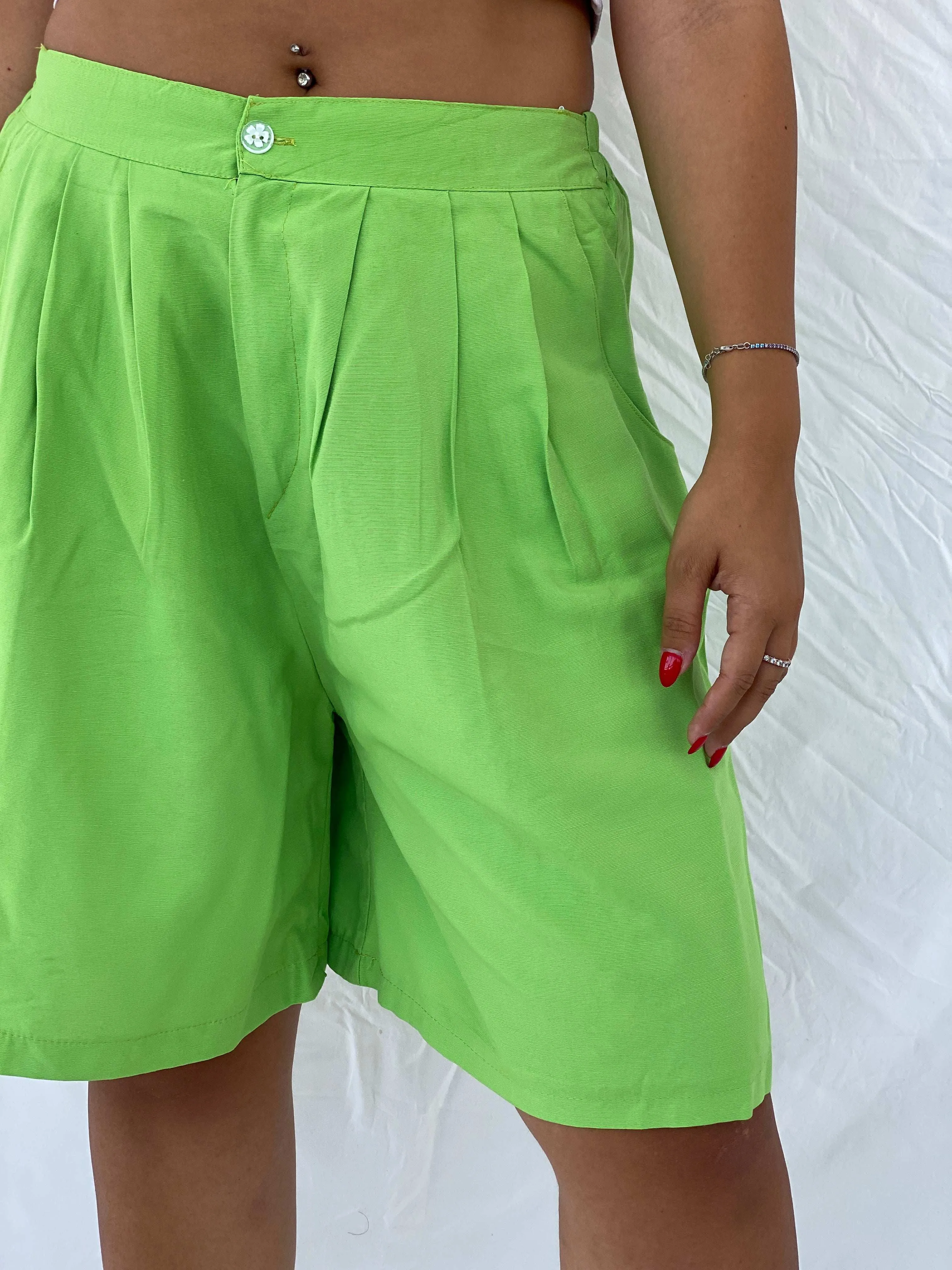 Vintage Gorgeous Summery Green Shorts - Size M/L
